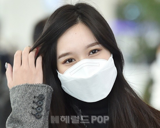 200210 일본 공연하러 인천공항에서 출국하는 트와이스 미나 꺄아앙아앗 | 인스티즈