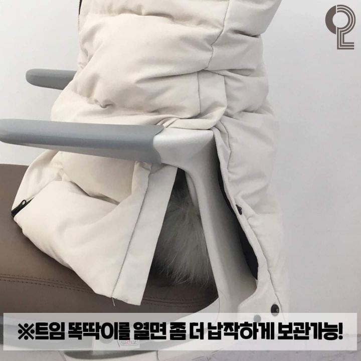 롱패딩 바닥에 안끌리게 의자에 거는법.jpg | 인스티즈