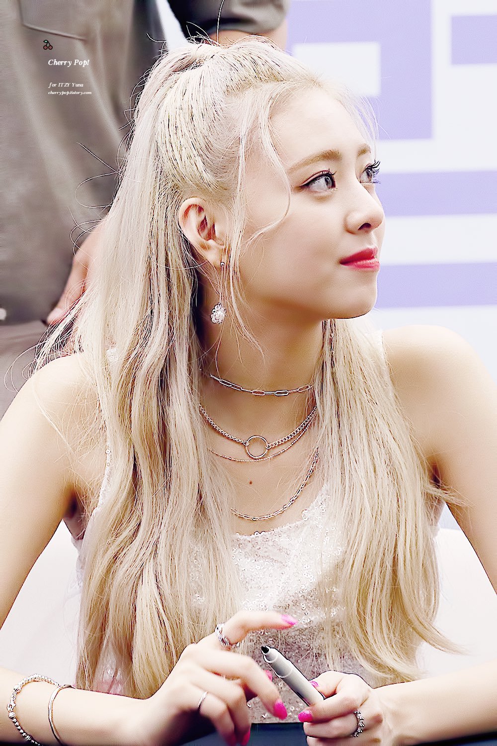 금발머리 ITZY 유나.jpgif | 인스티즈