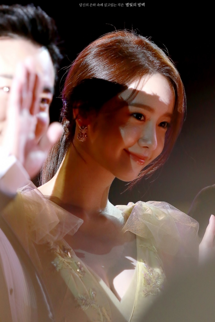 부산 국제 영화제를 뒤집어 놓고있는 소녀시대 윤아 미모 | 인스티즈