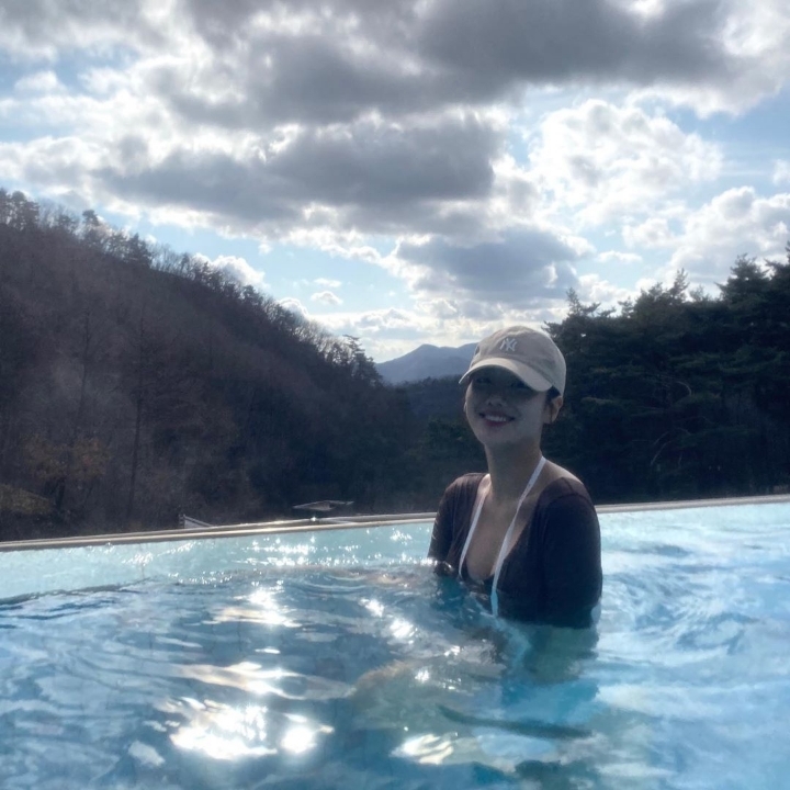 수영장 놀러간 에이프릴 이나은 | 인스티즈