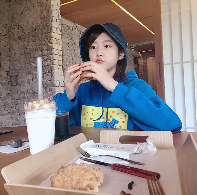 오늘자 김유정이 찍어준 김새론 | 인스티즈