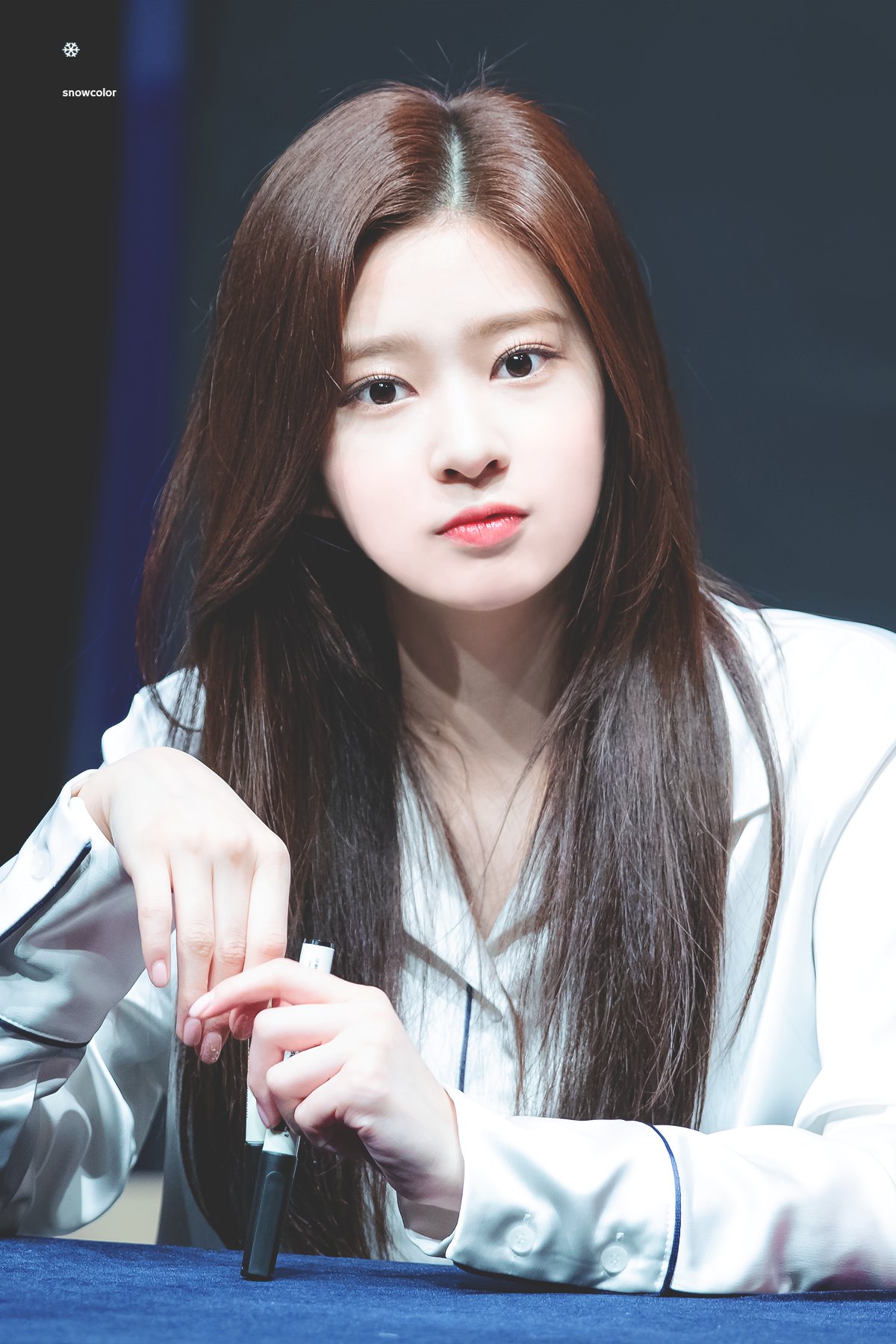 항상 어딘가 억울하고 애잔한 아이즈원 민주.jpg | 인스티즈