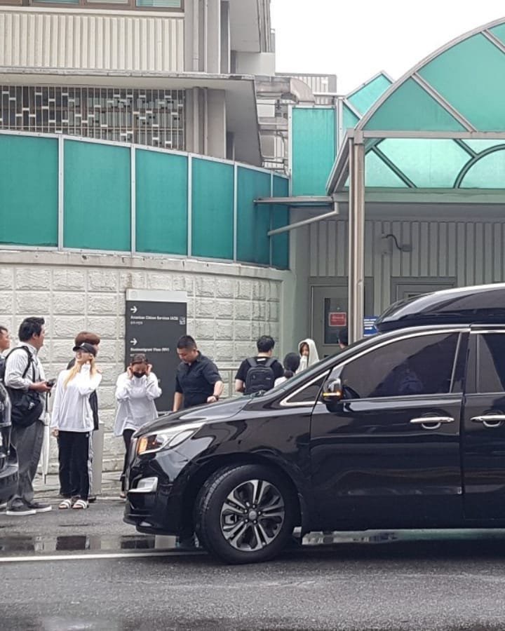 ??? : 사나는 왜 맨발이에요? | 인스티즈