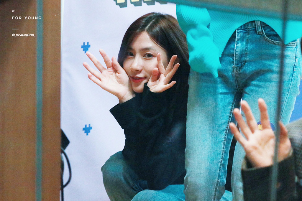 [에이핑크] 오늘은 기타 줄 교체 할 예정이라서 하영이 | 인스티즈
