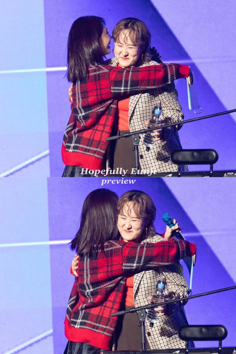 선우정아 한테 안기는 에이핑크 정은지.jpg | 인스티즈