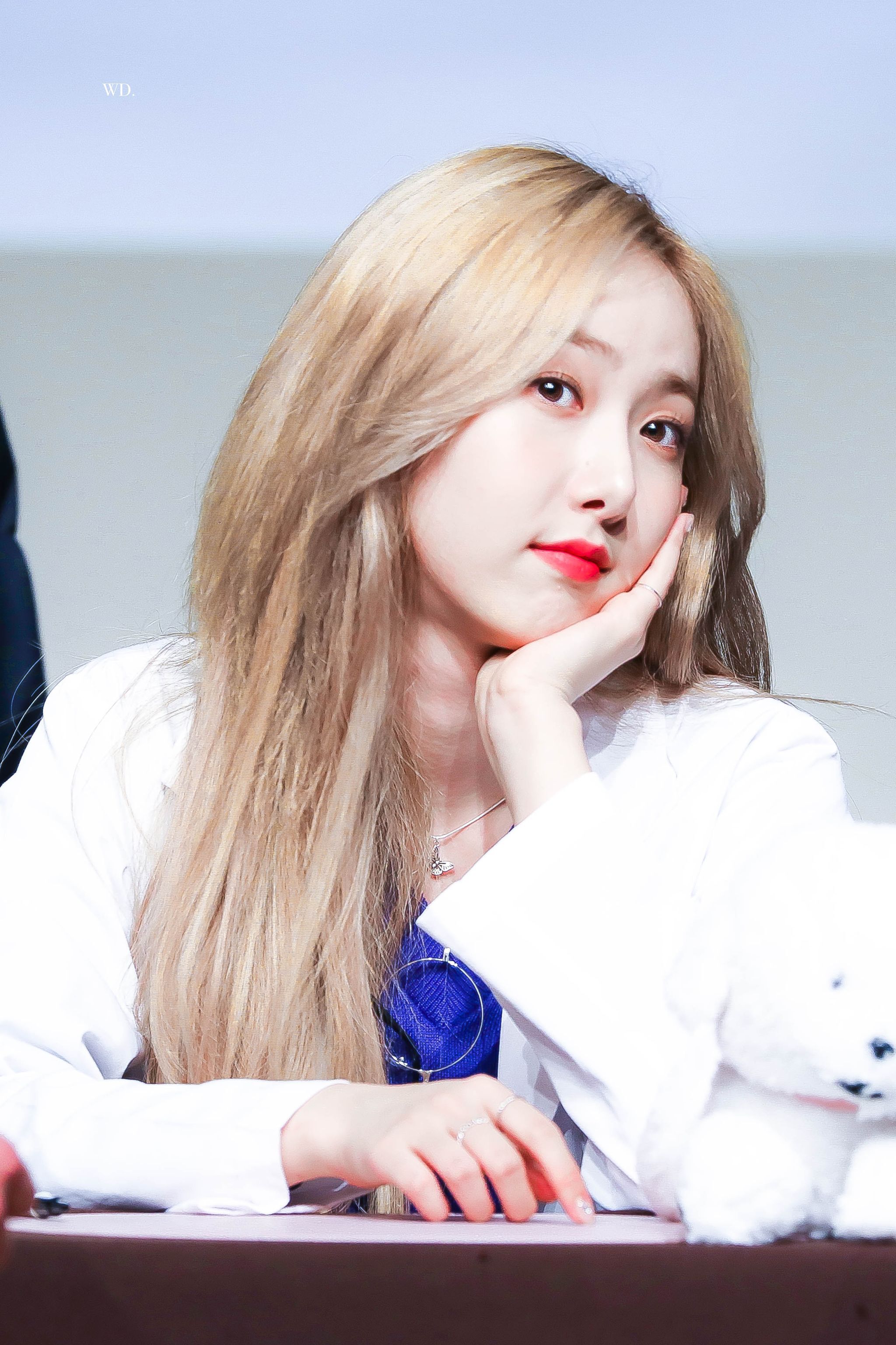 야심한 시간에 보니까 은근히 미인인 듯한 여자친구 신비.jpgif | 인스티즈