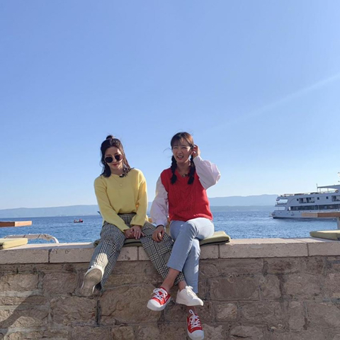 크로아티아에서 일을 하고 있는 에이핑크 초롱 보미.jpg | 인스티즈