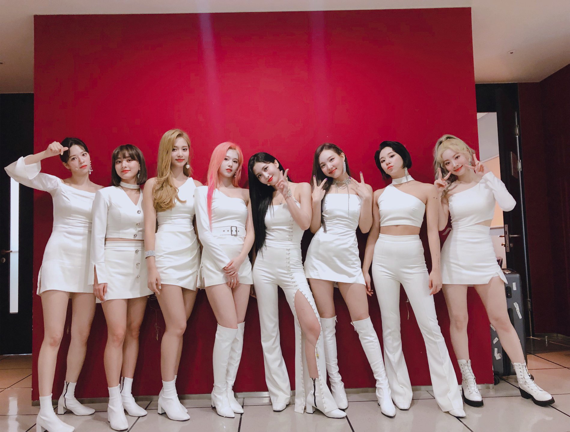 트와이스 공트 - 음악중심 단체사진 | 인스티즈