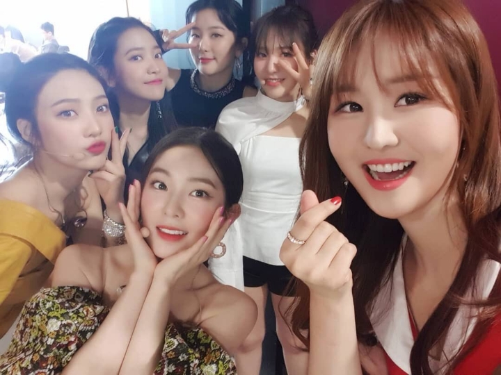 아이린이 좋아하는 천태만상 윤수현과 같이 사진찍은 레드벨벳 | 인스티즈