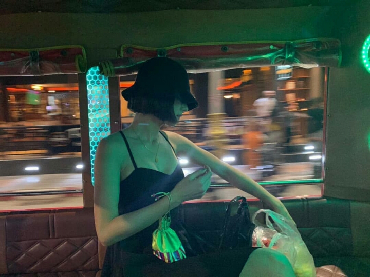 옷 가볍게 입은 서예지 | 인스티즈