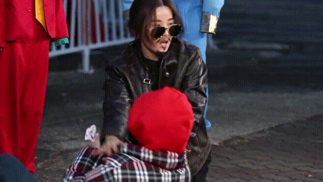 에이핑크 초롱이 (롱첸) 랑 은지 (코코믕)이 추는 24시간이 모자라.gif | 인스티즈