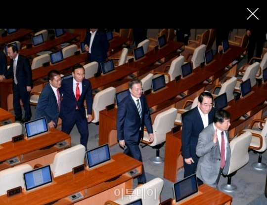 오늘자 문프한테 되치기당한 자한당 의원들 ㅋㅋㅋ | 인스티즈