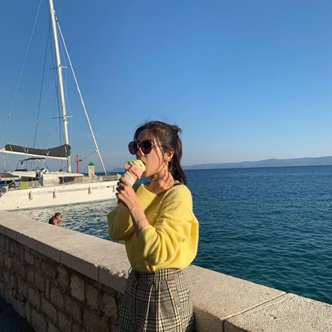 크로아티아에서 일을 하고 있는 에이핑크 초롱 보미.jpg | 인스티즈