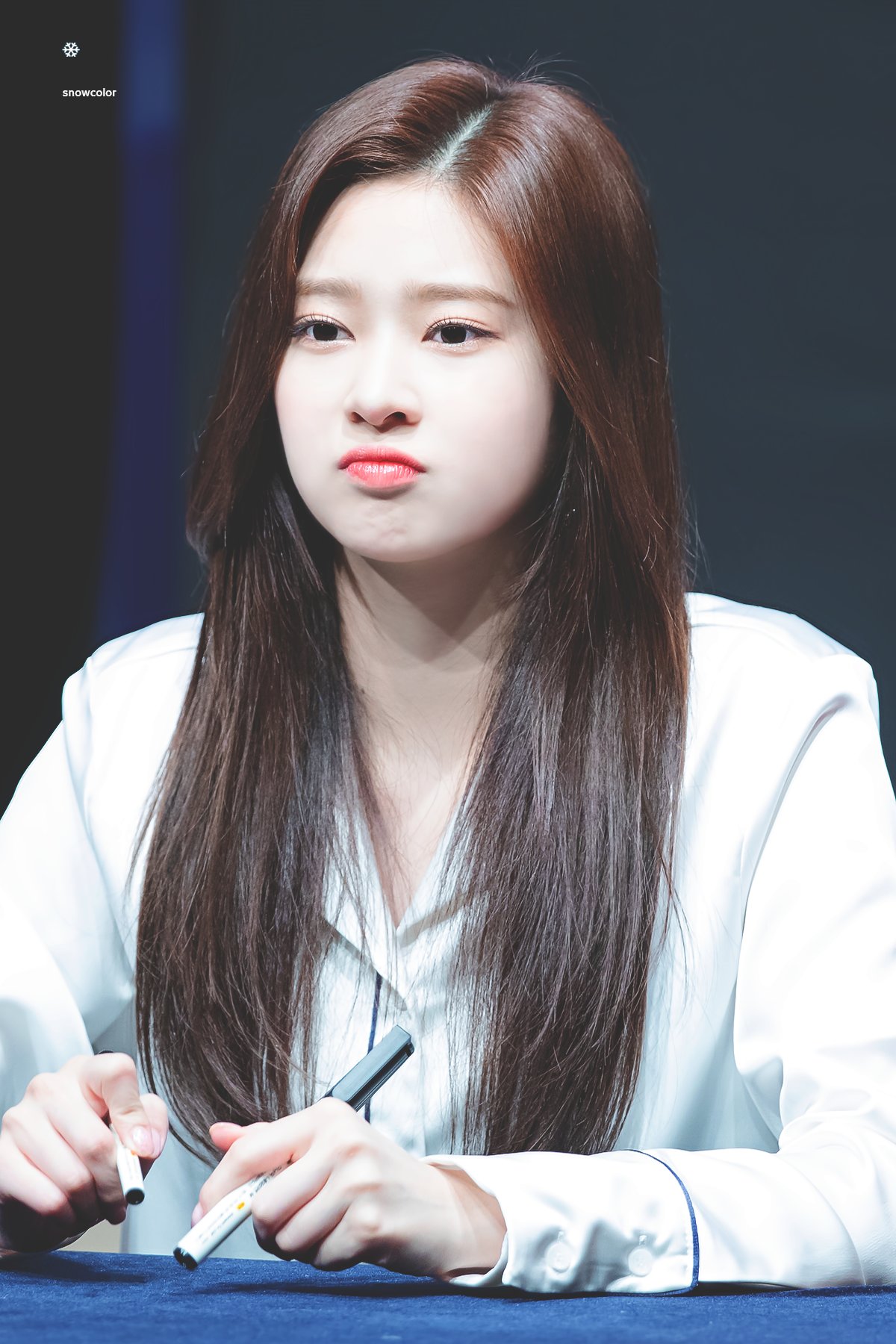 항상 어딘가 억울하고 애잔한 아이즈원 민주.jpg | 인스티즈