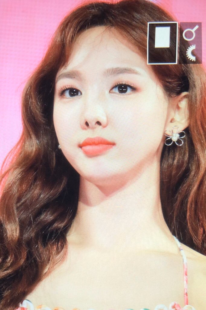간만에 서울에서 꼬까옷 입고 나연이 코스프레하는 bugs bunny 🐰 | 인스티즈