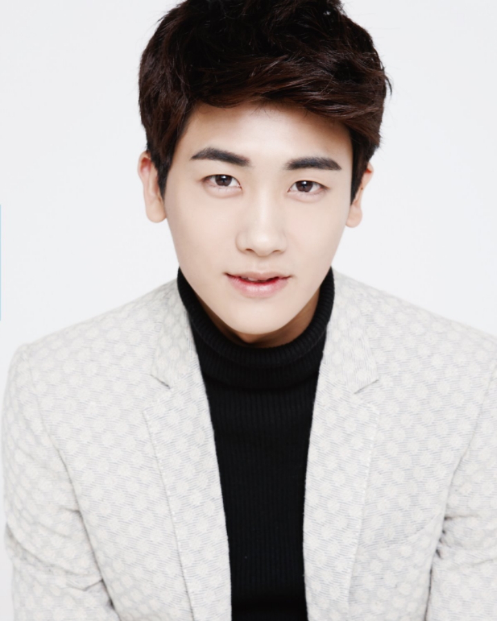 이정도 외모면 연예계 제외 대한민국 일반인 남자 상위 0.1%안에 든다 vs 힘들다 | 인스티즈