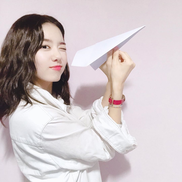 한-아세안 정상회의를 홍보하는 김소혜 | 인스티즈