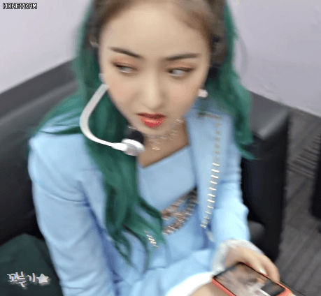 가글같다는 말에 심기가 불편해진 여자친구 신비.gif | 인스티즈