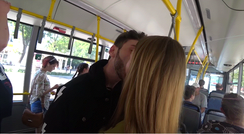 러시아에서 처음만난 누나들과 키스하는 유튜버 | 인스티즈