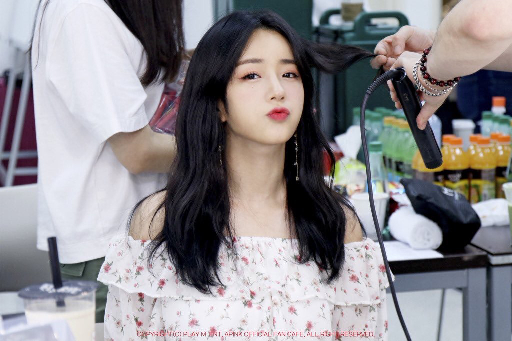 [에이핑크] 은행 갔다가 창구에서 초등학교 동창을 만나서 보미 | 인스티즈