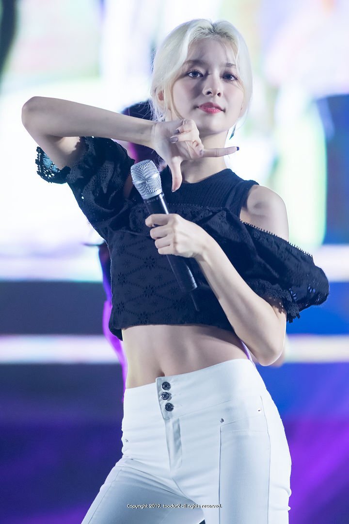 떠오르는 섹시 아이돌 이나경 | 인스티즈