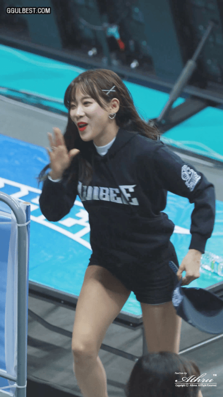 상의탈의하는 김한나 치어리더.gif | 인스티즈