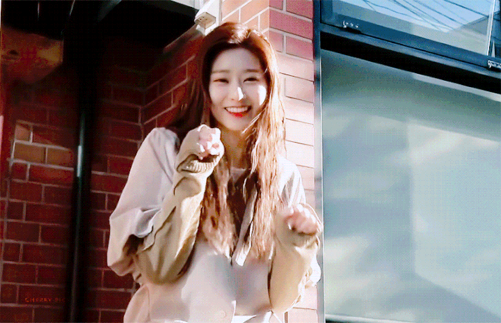 쭈굴미 넘치는 애잔한 개구리 아이즈원 김민주3.jpgif | 인스티즈