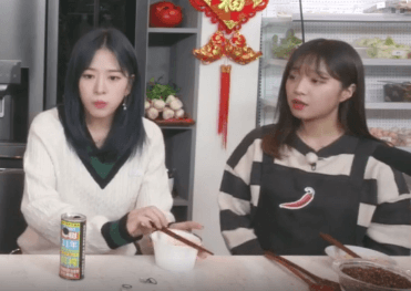 오늘 마리텔 생방송서 만난 먹방 BJ 쯔양,걸그룹 아이즈원 안유진 투샷 움짤 | 인스티즈