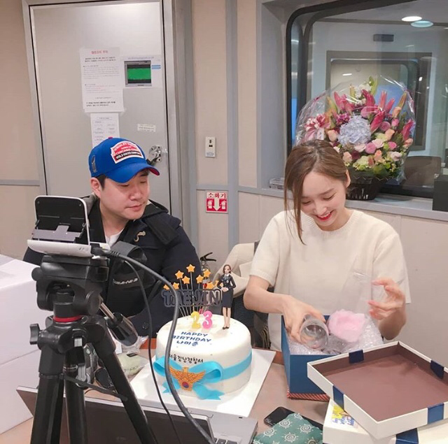 생일선물 받은 윤태진.jpg (+ 행복춘X울보춘) | 인스티즈