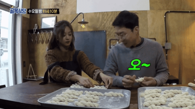 조보아 꽈배기 만드는 실력.jpgif | 인스티즈