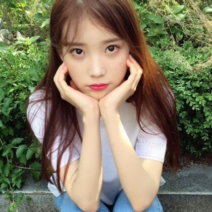 아이유 무대뒤 여친짤 대방출.jpg | 인스티즈