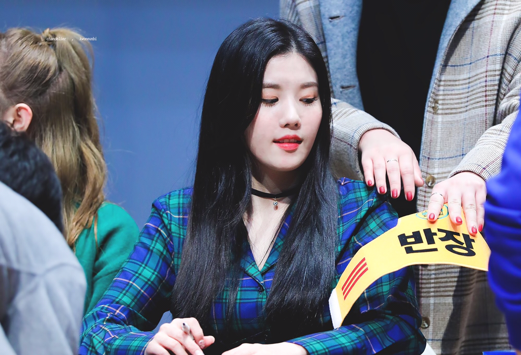 [아이즈원] 비가 많이 내려오고 있어서 권은비 | 인스티즈