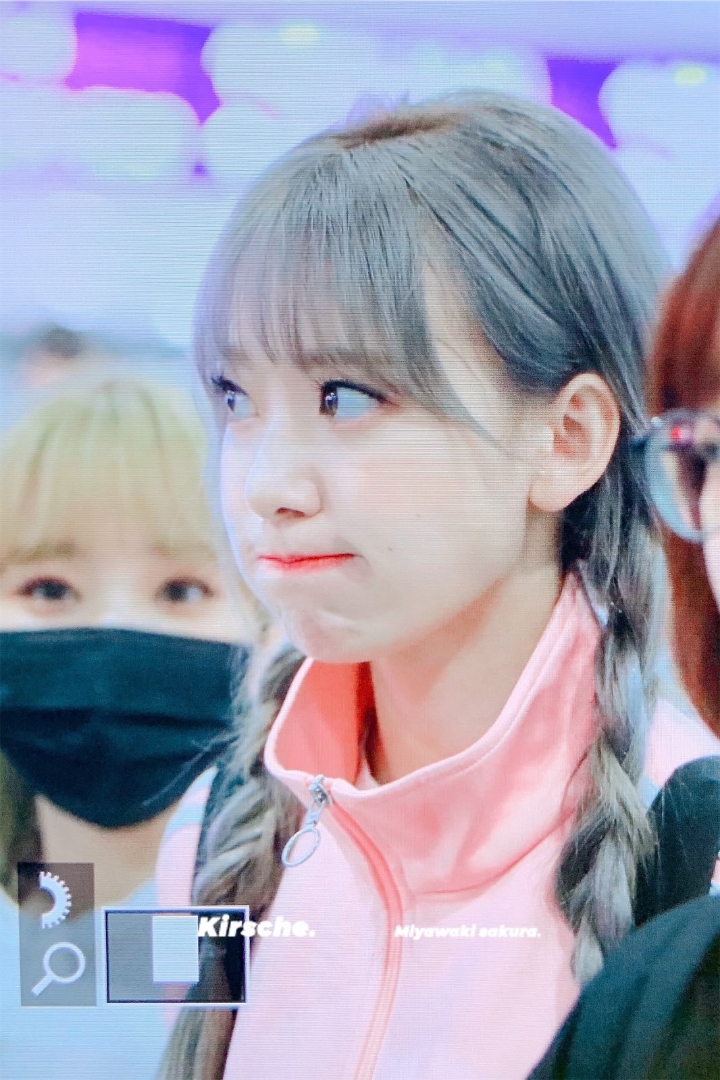 양갈래 머리 한 사쿠라씨.... | 인스티즈