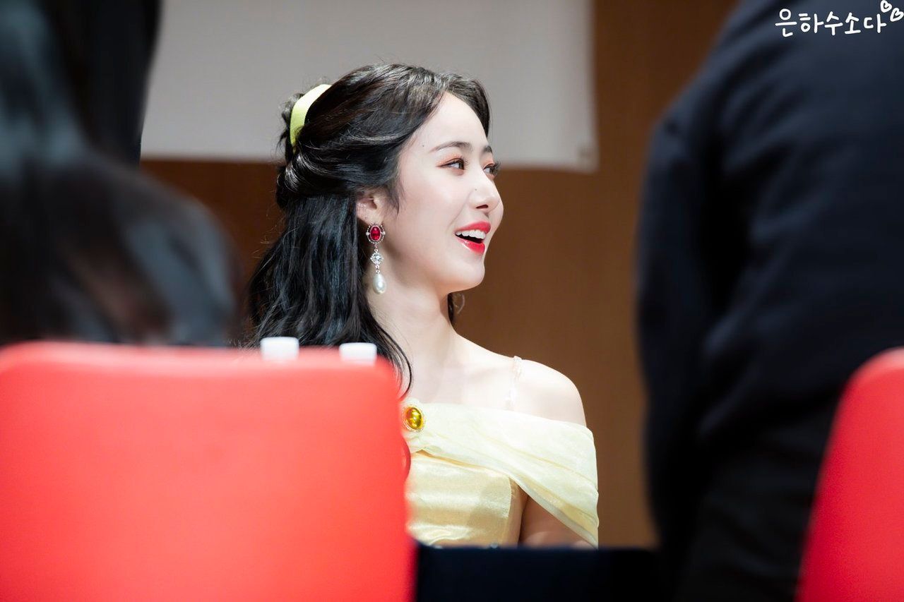 야심한 시간에 보니까 은근히 미인인 듯한 여자친구 신비.jpgif | 인스티즈