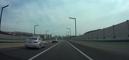 도로에서 부스터 쓴 자동차.gif | 인스티즈