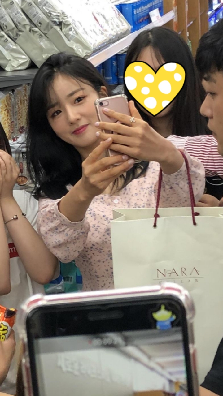 부모님 오픈하는 편의점에서 팬싸한 유투버.jpg | 인스티즈