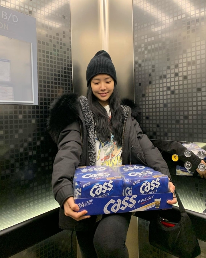 카스 배달 가는 에이핑크 손나은.jpg | 인스티즈