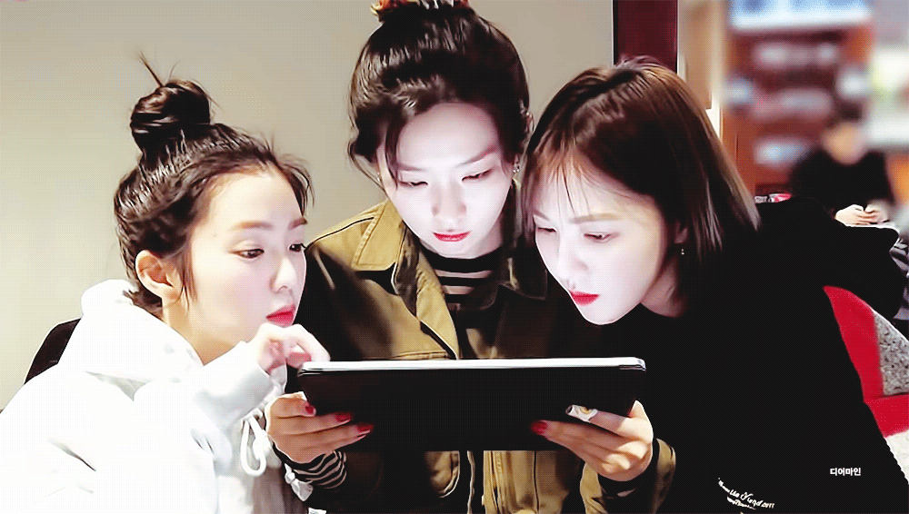 아이패드 게임에 엄청 집중한 레드벨벳 ㅋㅋㅋ.gif | 인스티즈