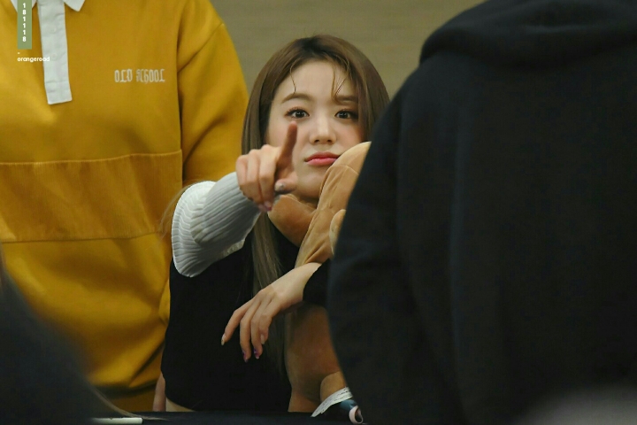 총 겨눈 장규리.jpg | 인스티즈