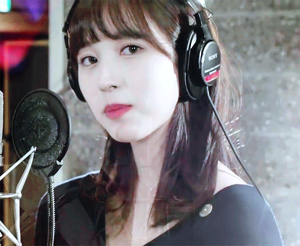 락꾸미님 여자친구가 락꾸미님 지긋이 사랑스럽게 볼 때 | 인스티즈