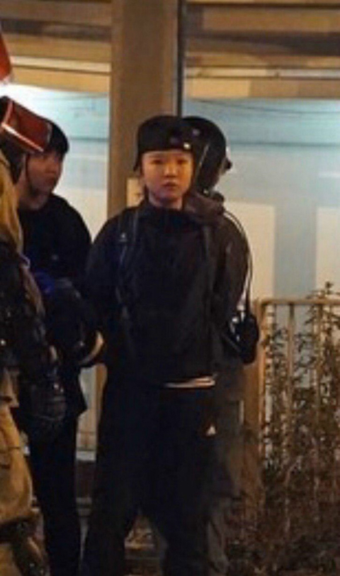 홍콩에서 공안에 체포된 폭도들이라는데..jpg | 인스티즈