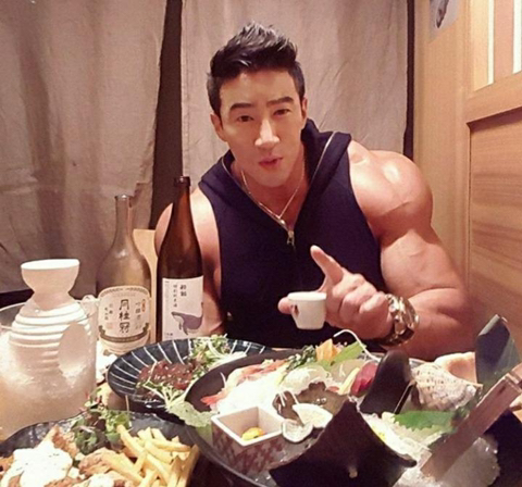 ??? : 운동 많이했는데 알코올 마시는 사람은 근육이 촛농처럼 녹는거야.jpgif | 인스티즈