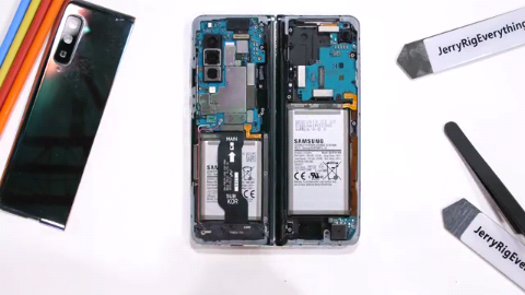 갤럭시 폴드 분해하기.gif | 인스티즈