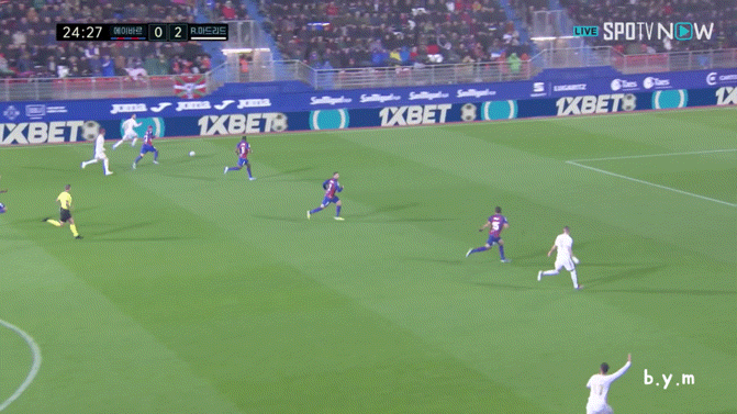 아자르 드리블 돌파 후 라보나 크로스.gif | 인스티즈