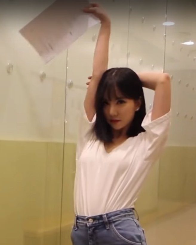 여자친구 은하의 한결같은 포즈 | 인스티즈