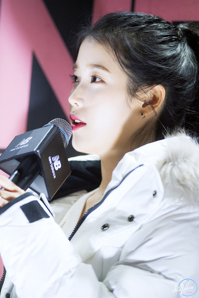 뉴발란스 토크콘서트 포니테일 아이유.jpg | 인스티즈