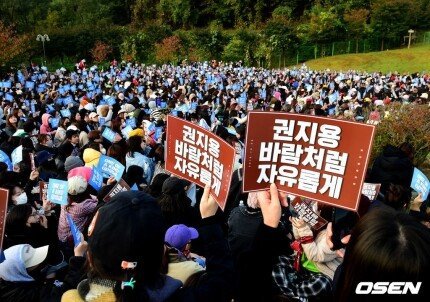 지드래곤 전역 ..부대앞 상황.. | 인스티즈