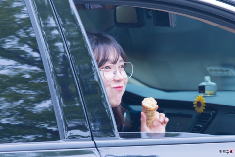 안경쓴 에이핑크 정은지.jpg | 인스티즈