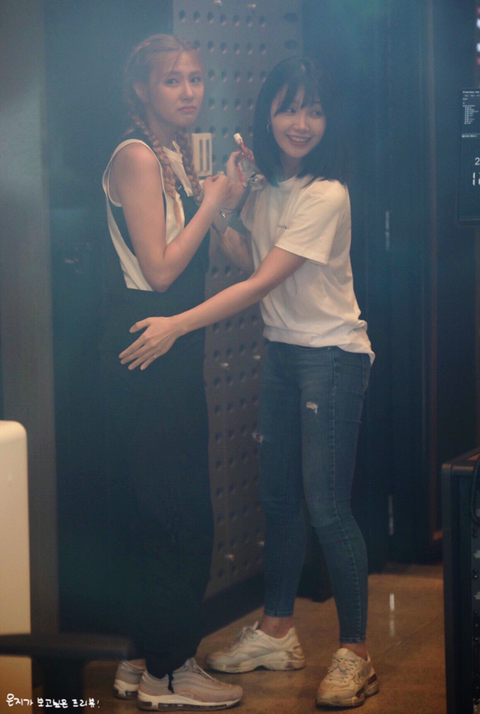 [에이핑크] 자이언트 베이비 하영이와 엄마 은지.jpg | 인스티즈